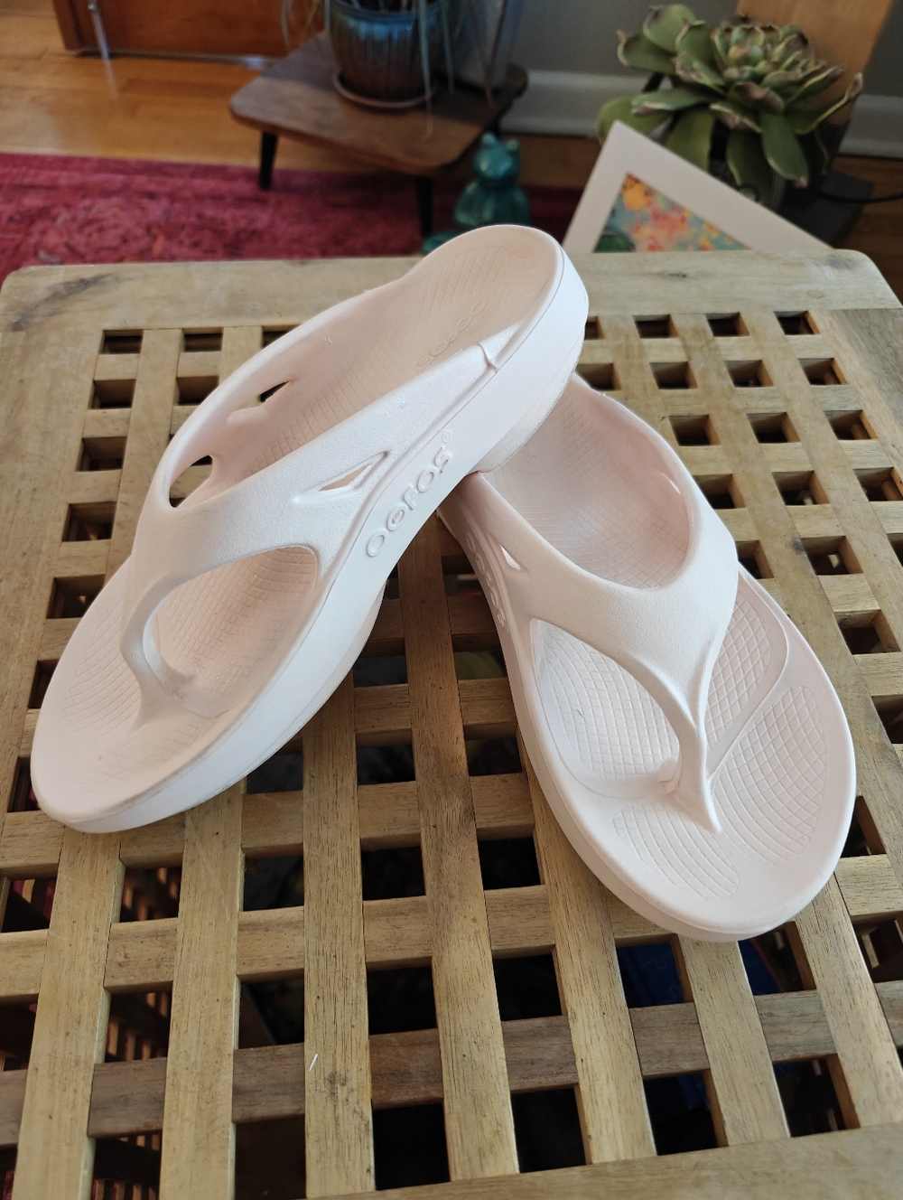 Oofos OOriginal Women’s Recovery Flip Flop - Light Pink